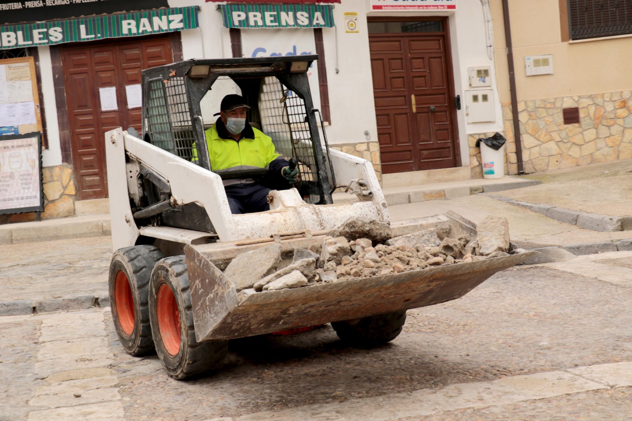 Mejora del urbanismo, estética y funcionalidad de la Plazuela y calle Comercio de Cogolludo