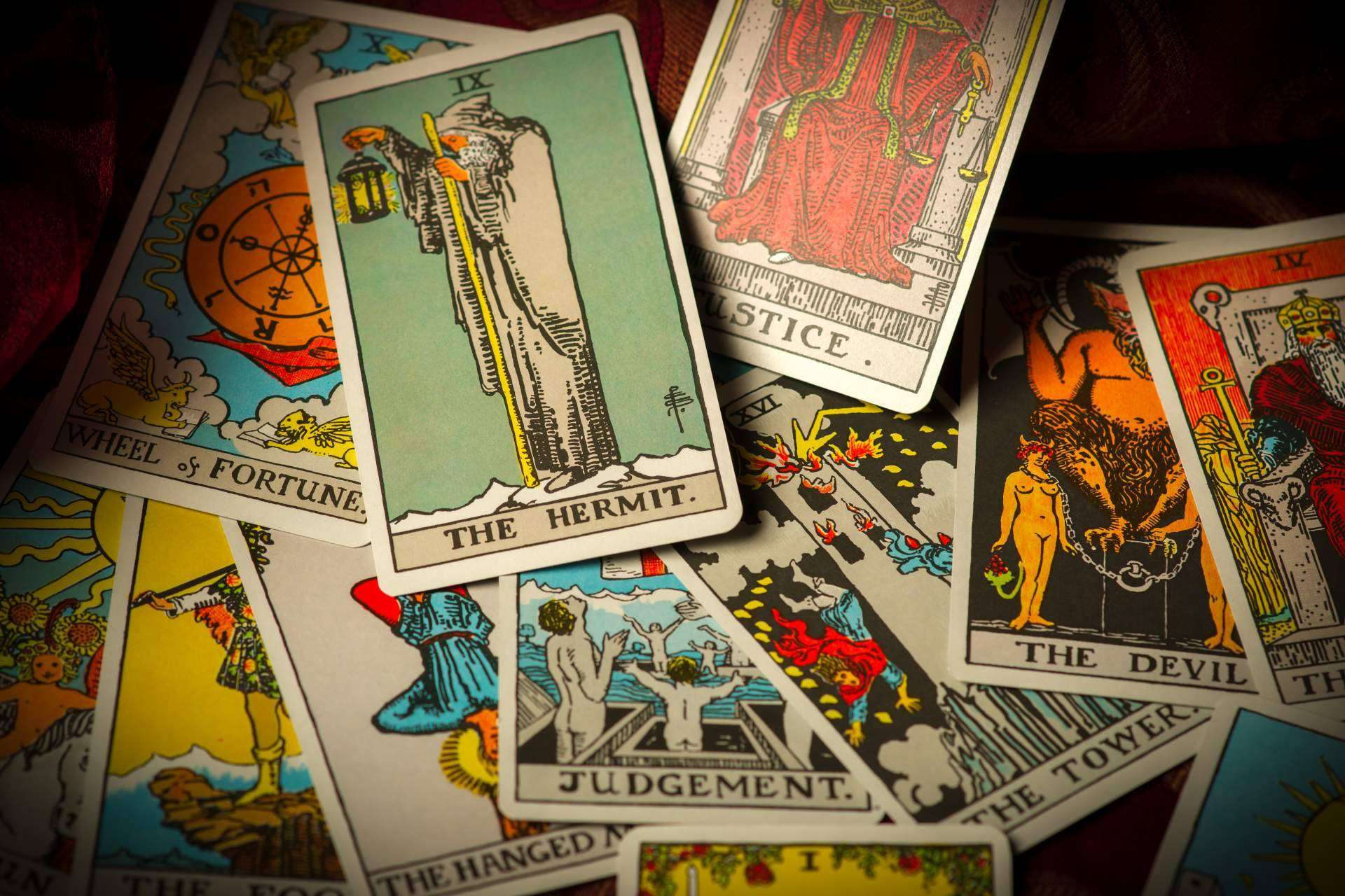 Conocer el futuro inmediato con Manuela Moreno y La Casa del Tarot y Videncia