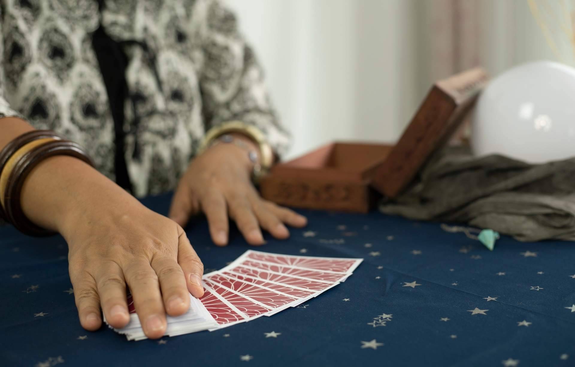 El amor con el Tarot David y Ángelo: vidente y tarotista bueno y económico con atención personalizada
