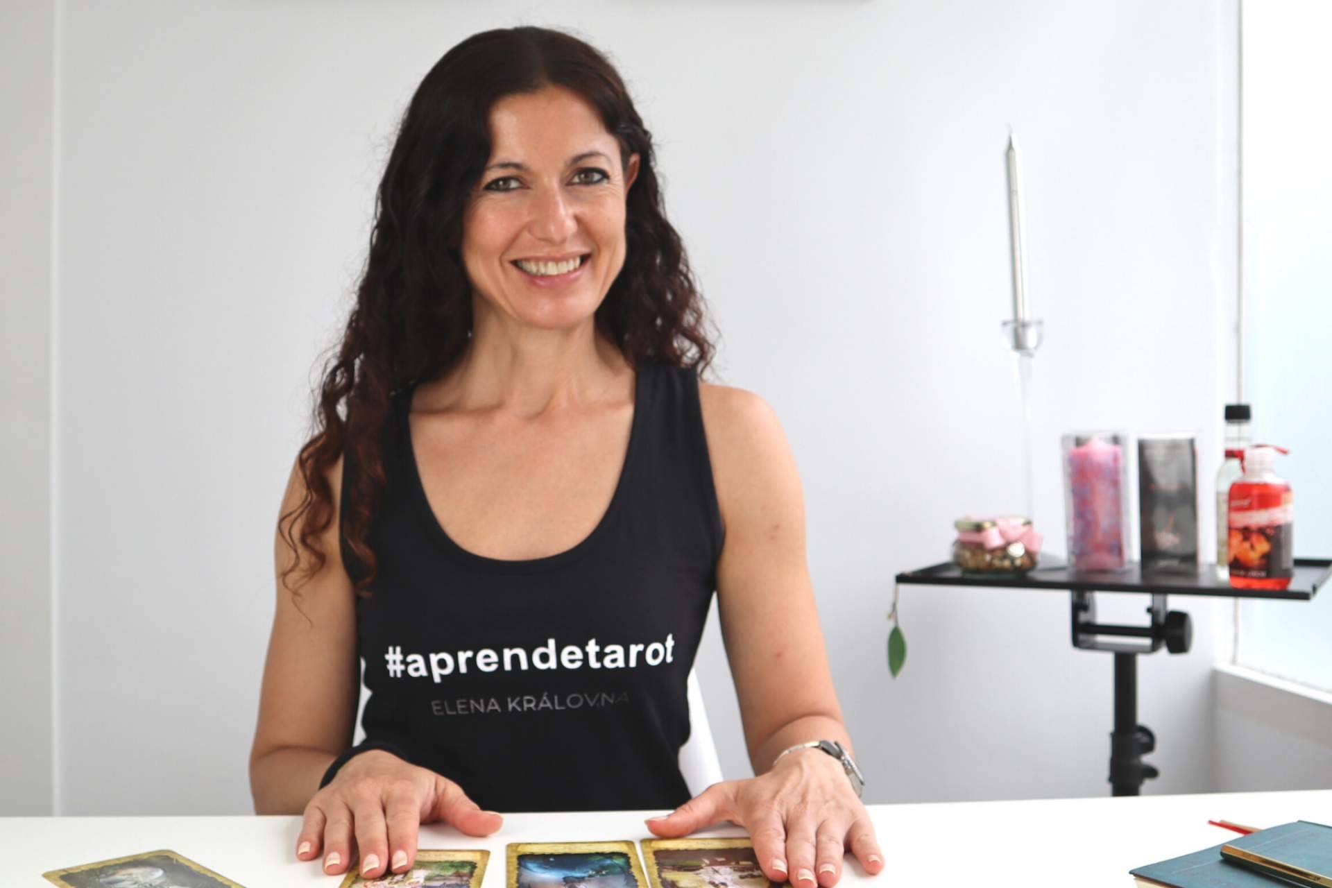 Los beneficios de la lectura de tarot con Elena Královna