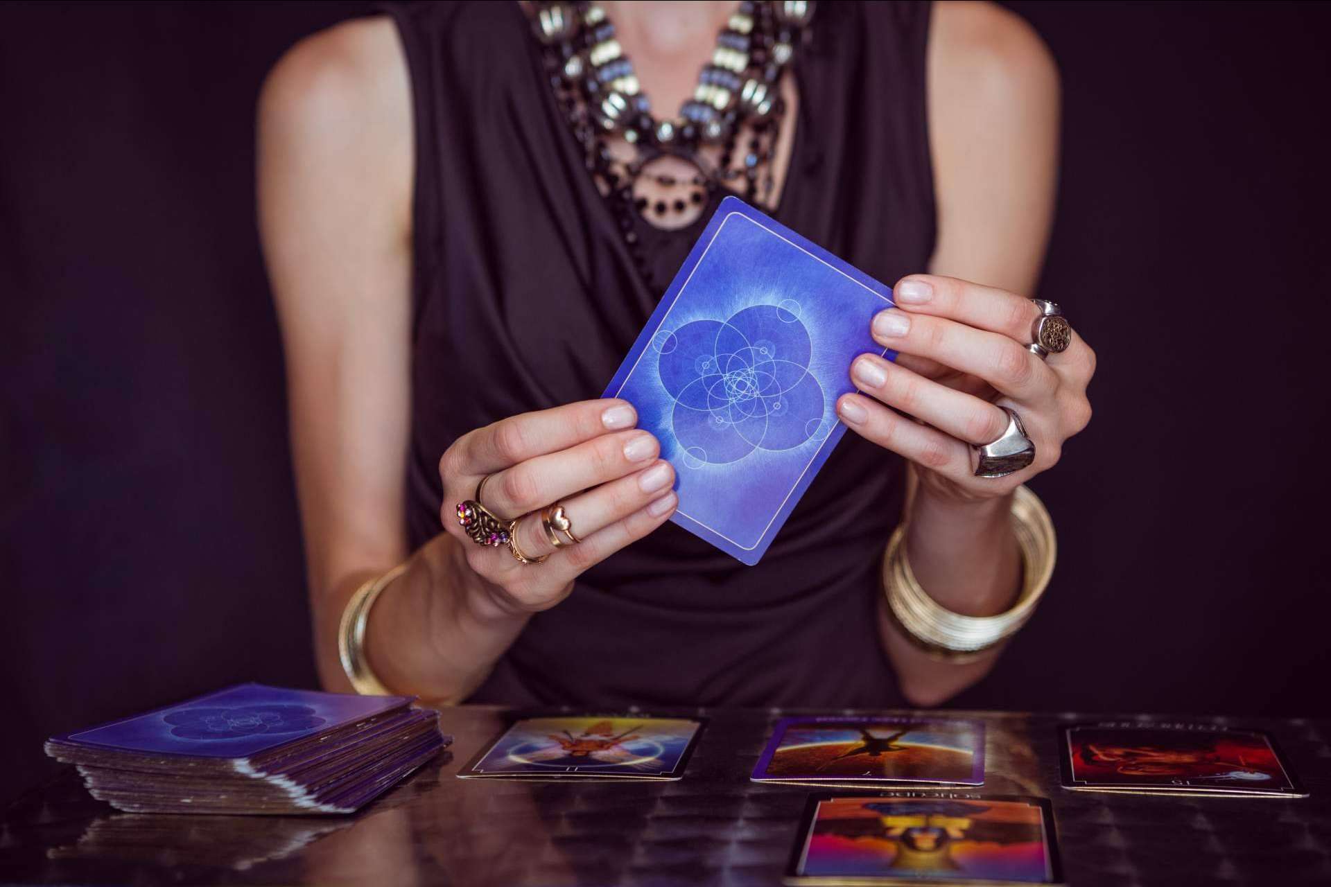 Videncia de tarot y horóscopos de la mano de Manuela Moreno