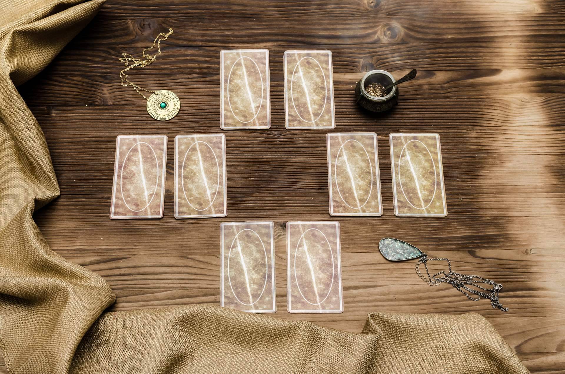 Tarot Rosa Sastre: cómo lograr la felicidad