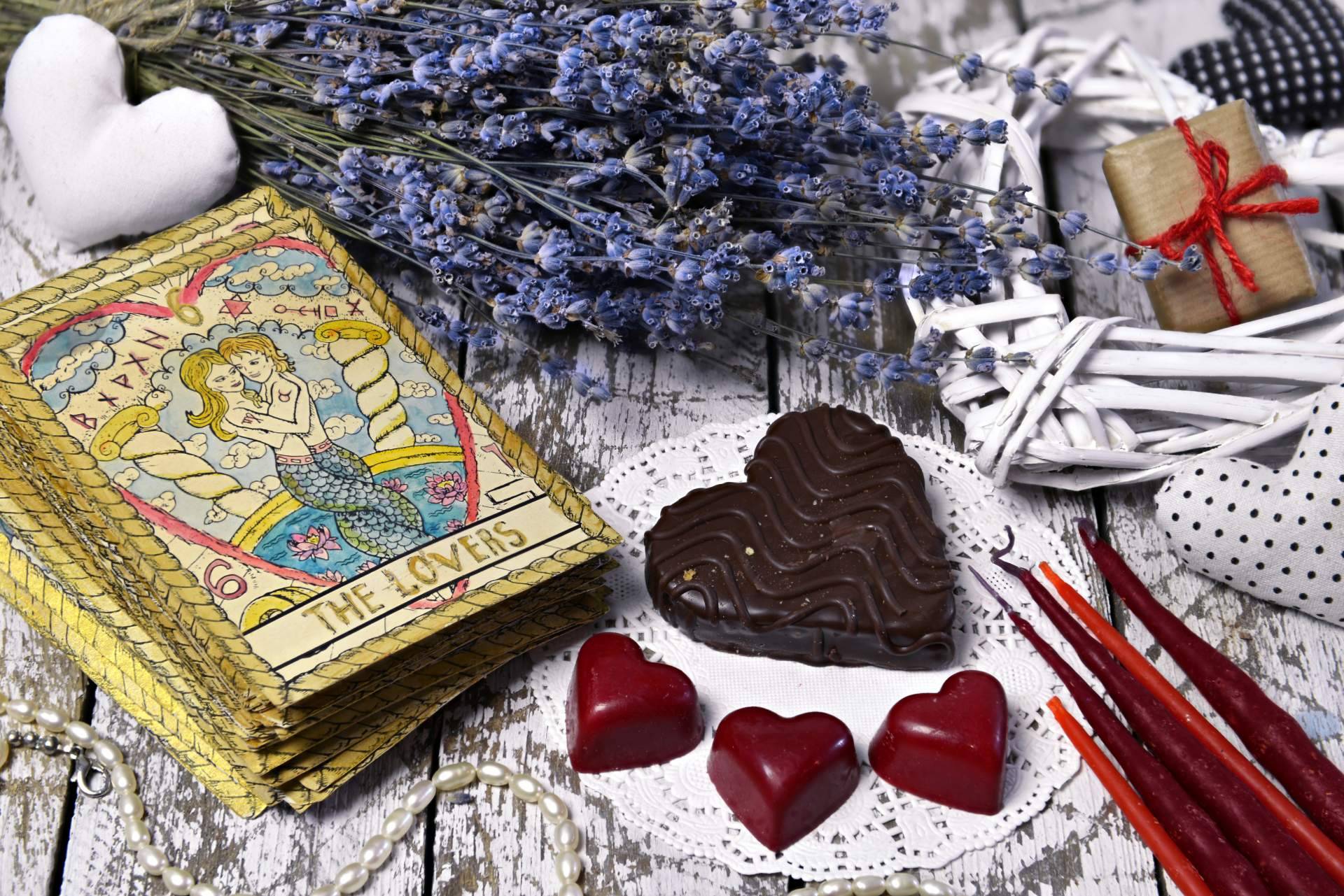 ¿Dónde encontrar un tarot fiable y económico?: Videntefamosa.es