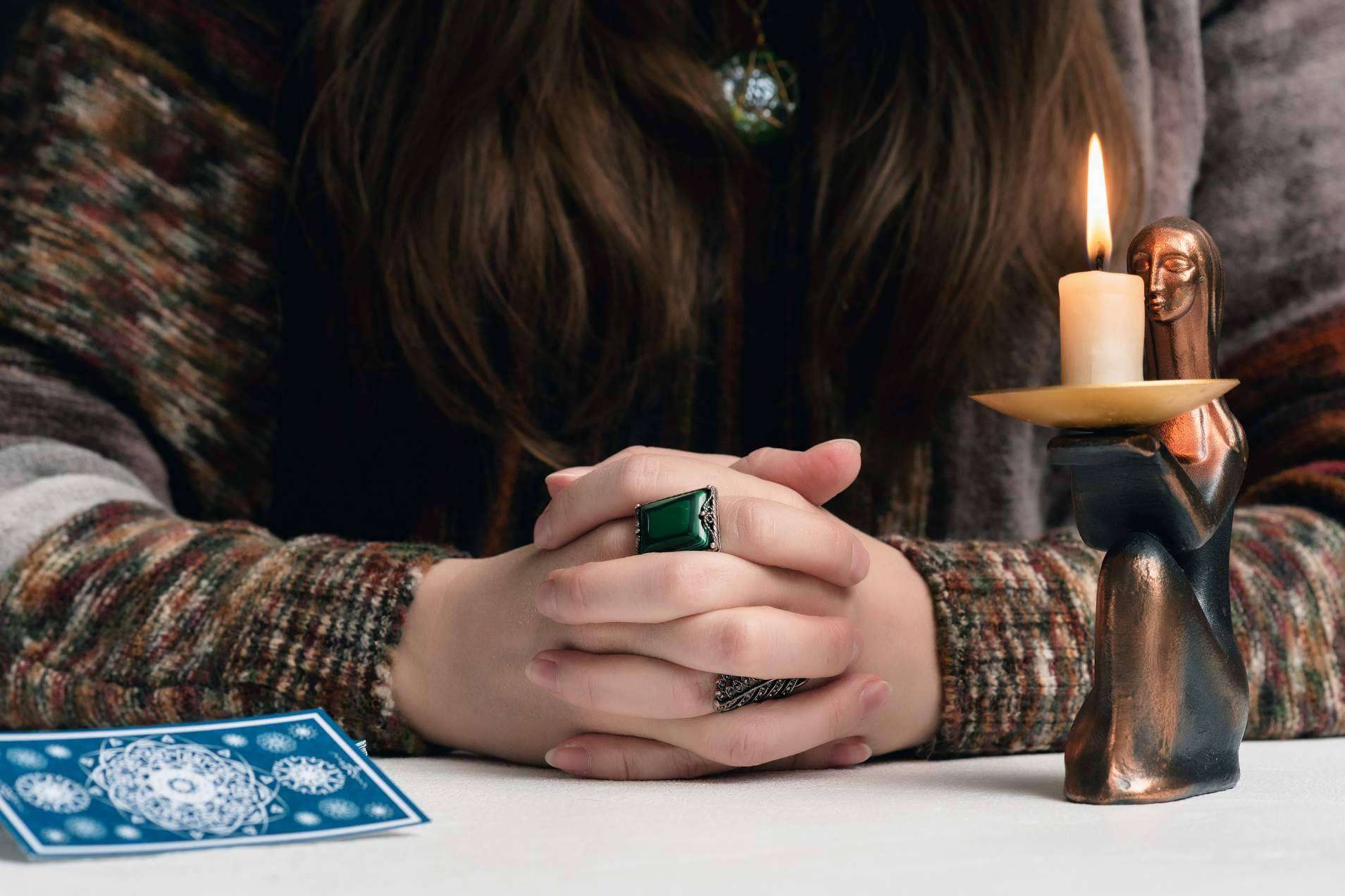 Los beneficios de la lectura del tarot de la vidente profesional, Silvia Sedano