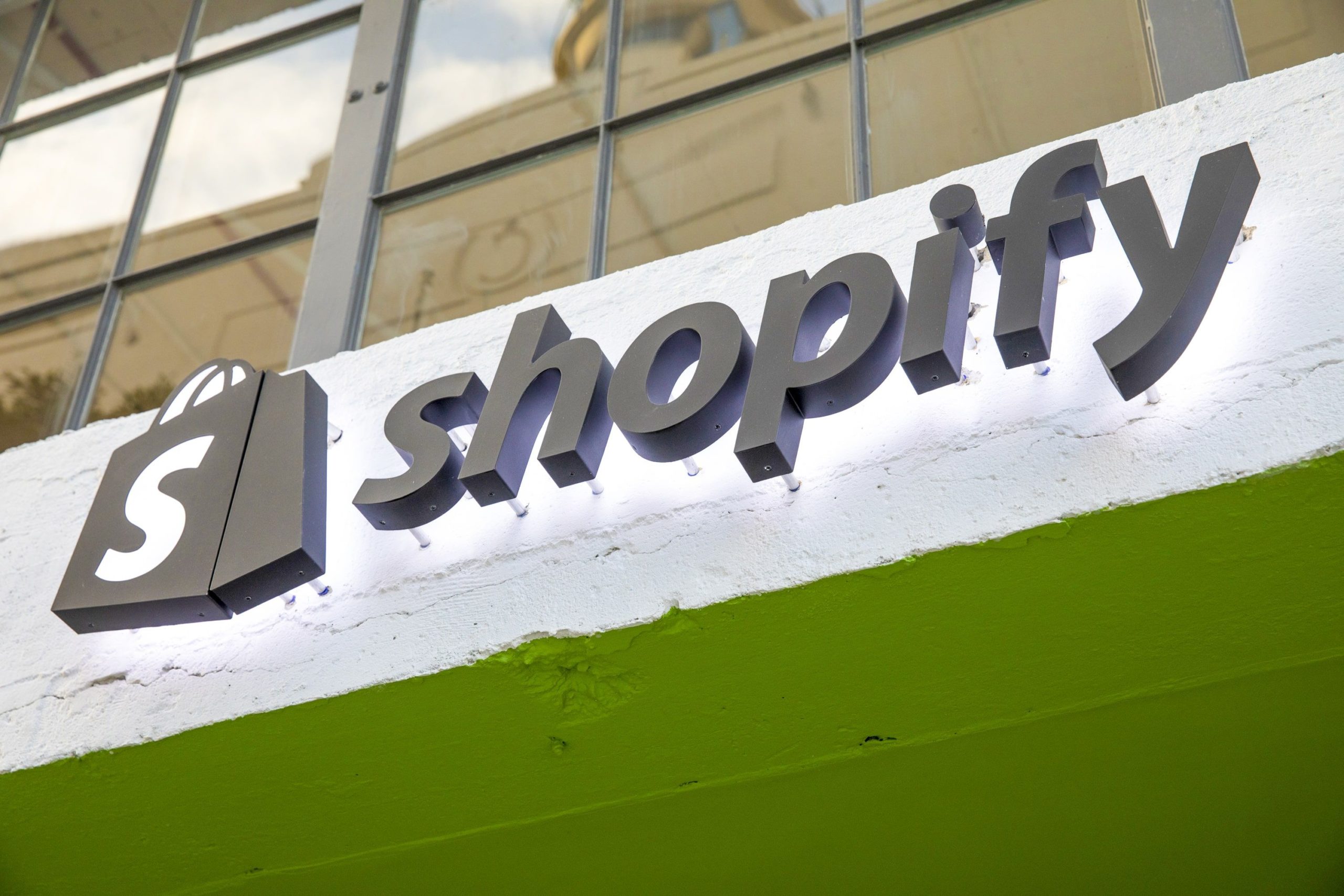 Shopify lanza su programa global de ERP