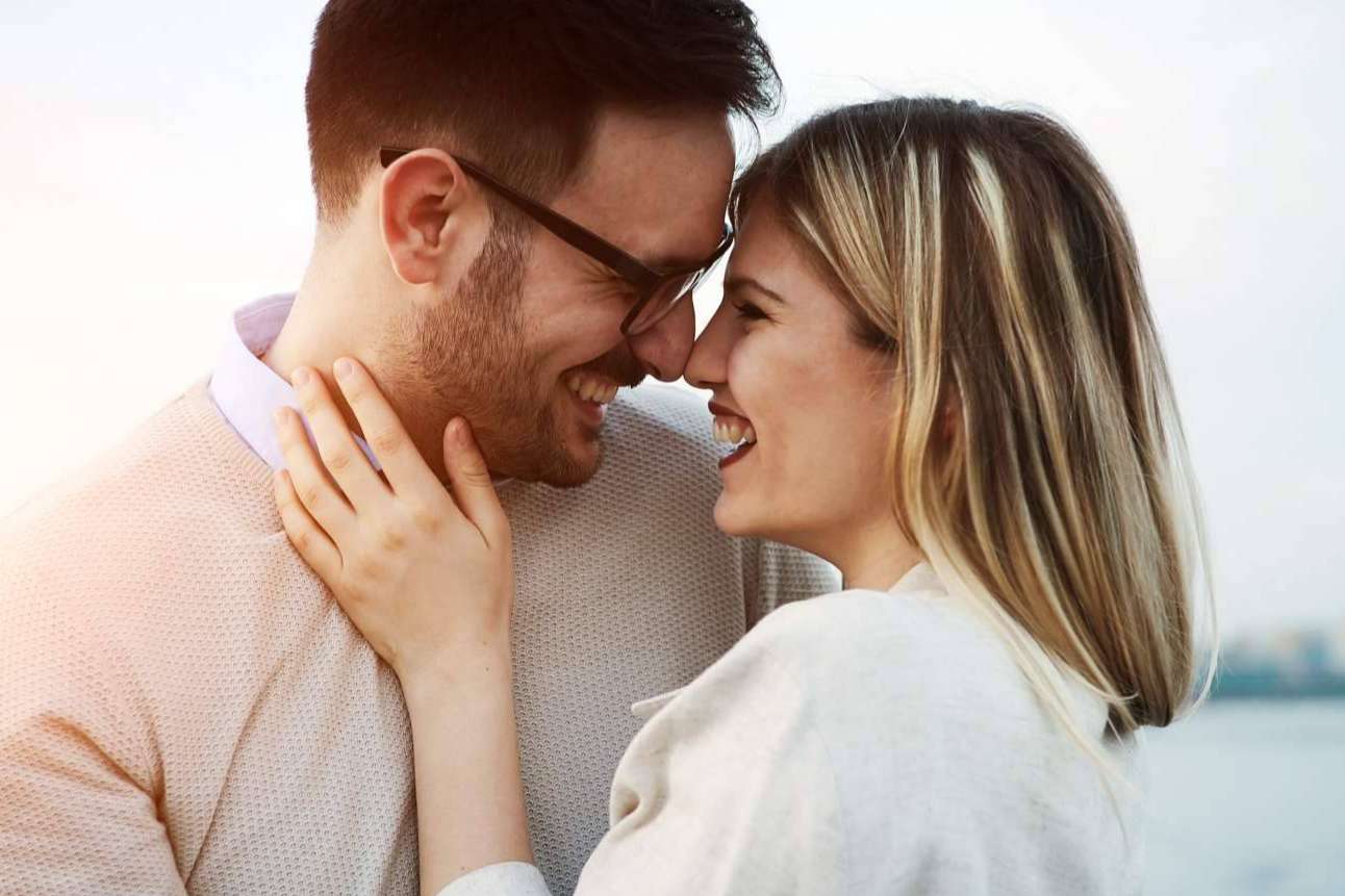 ¿Cómo sorprender a la pareja y reavivar la pasión? Las opciones de lacestadelplacer.com