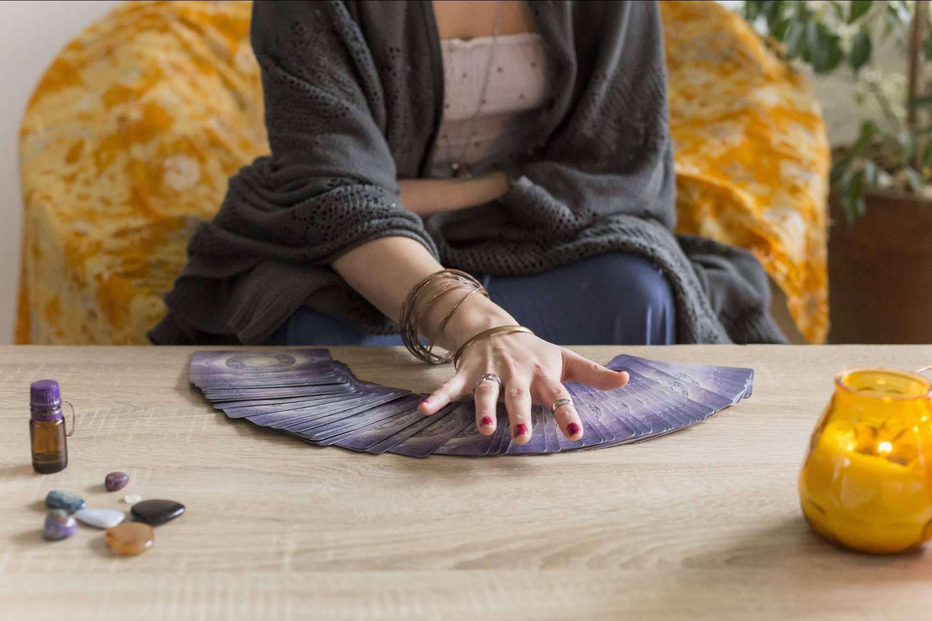 Isabel Santiago cuenta con capacidad intuitiva para ofrecer el servicio de tarot intuitivo