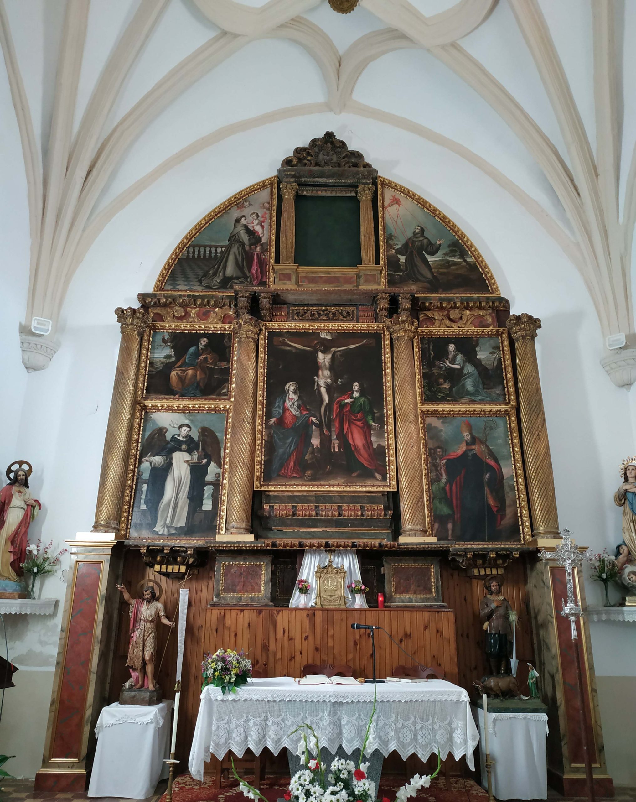 El Retablo Mayor de Medranda, un tesoro entre tinieblas