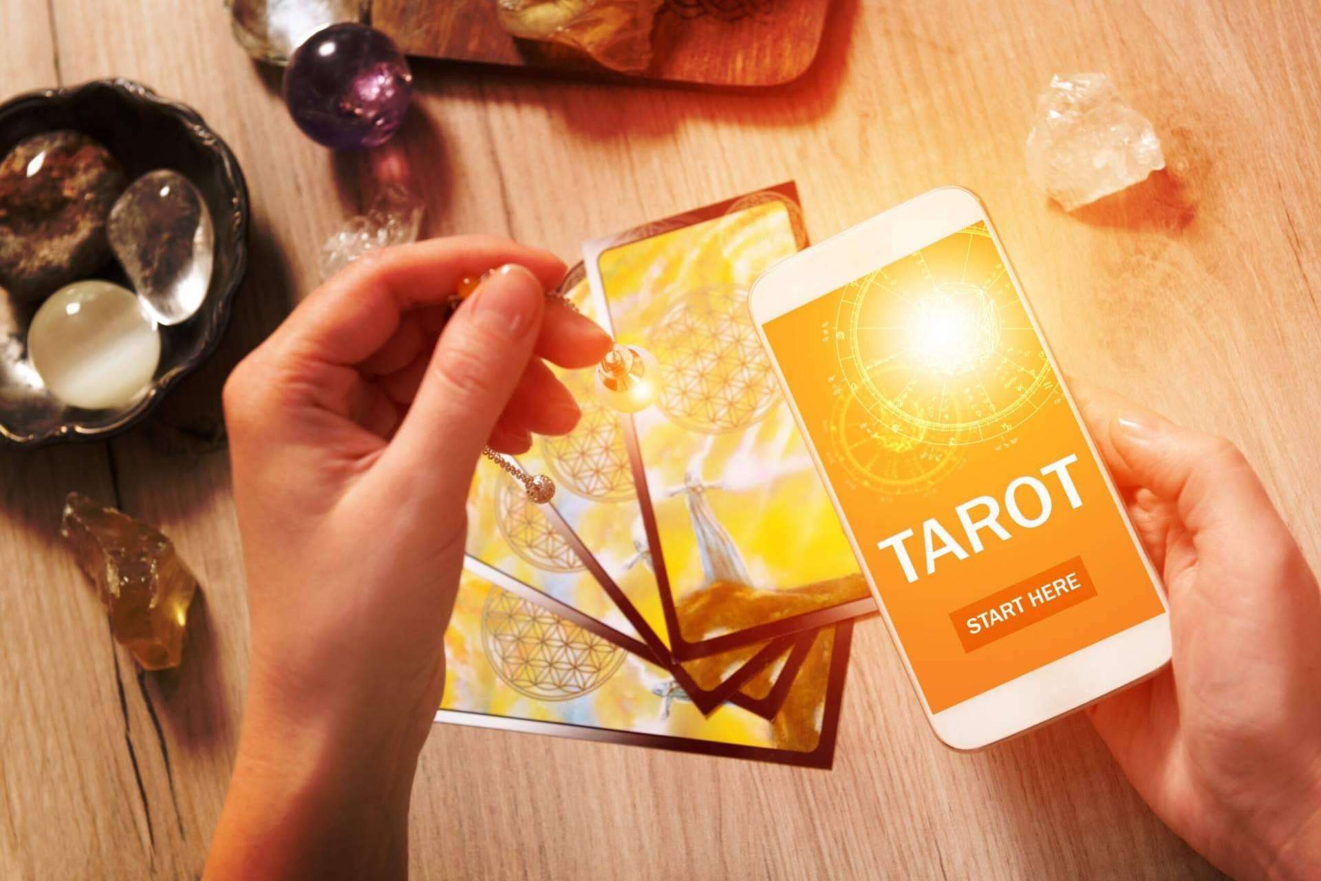 En España, 1 de cada 3 personas ha llamado alguna vez al tarot, según Suerte Ya