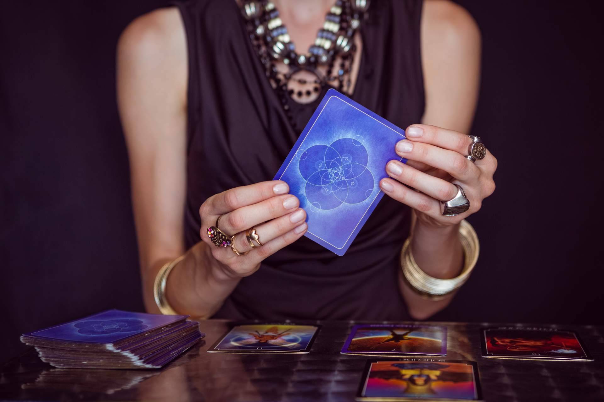 Videncia 24h con el tarot de Luz María