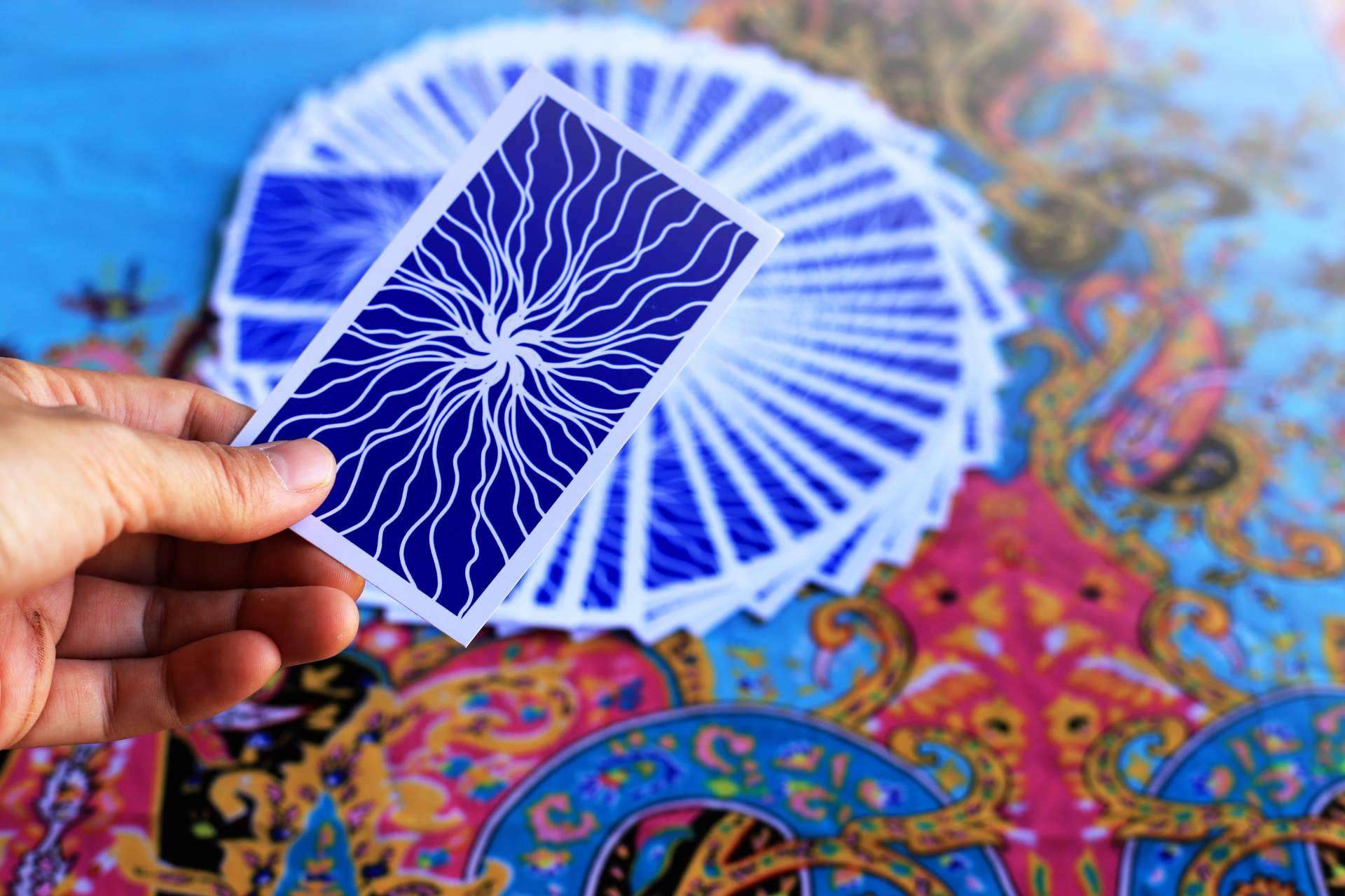 Los diferentes tipos de barajas de tarot, el péndulo y otros métodos adivinatorios