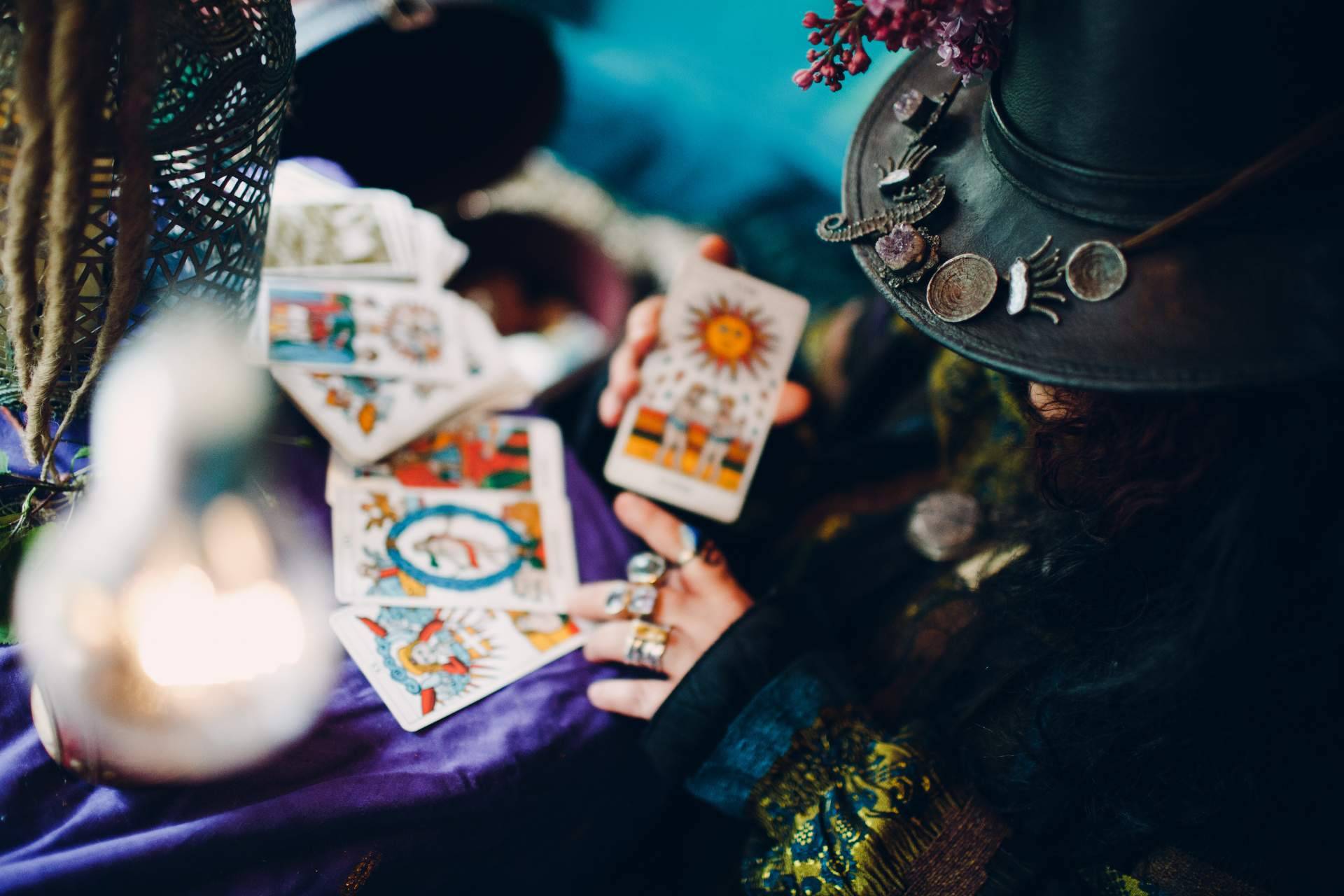 El servicio para hablar con videntes económicas, Tarot Económico de Rosario