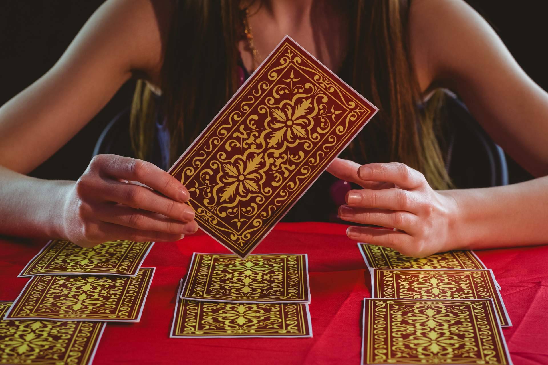 ¿Cómo es el Tarot económico del Tarot de las Meigas?