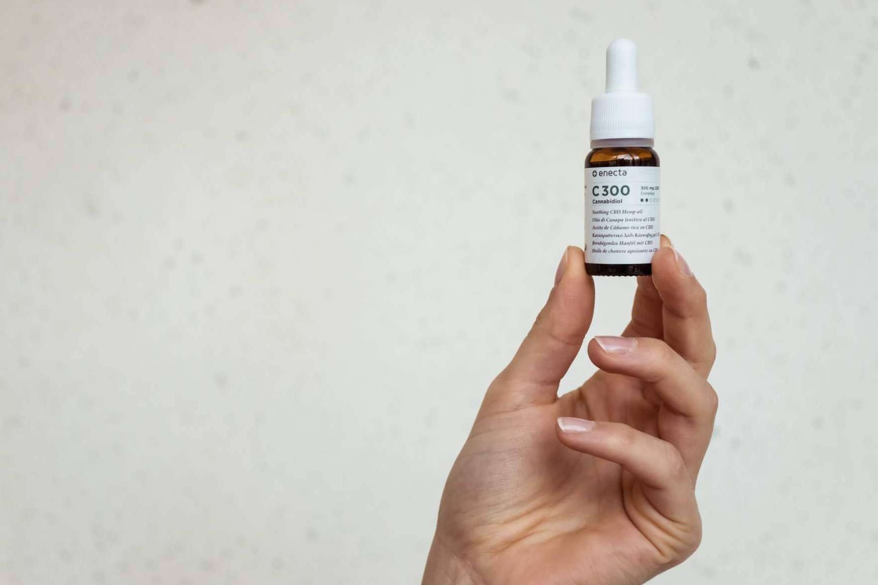 El aceite de CBD ideal para la rutina de cuidado facial, Enecta C300