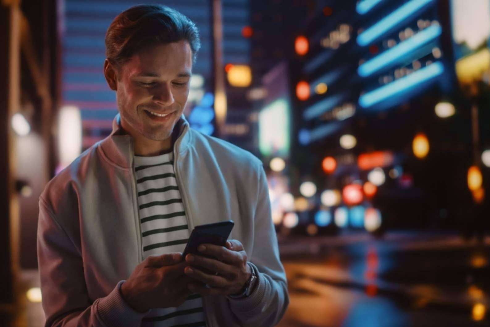 Encontrar a personas que compartan gustos similares con Solo Adultos Dating