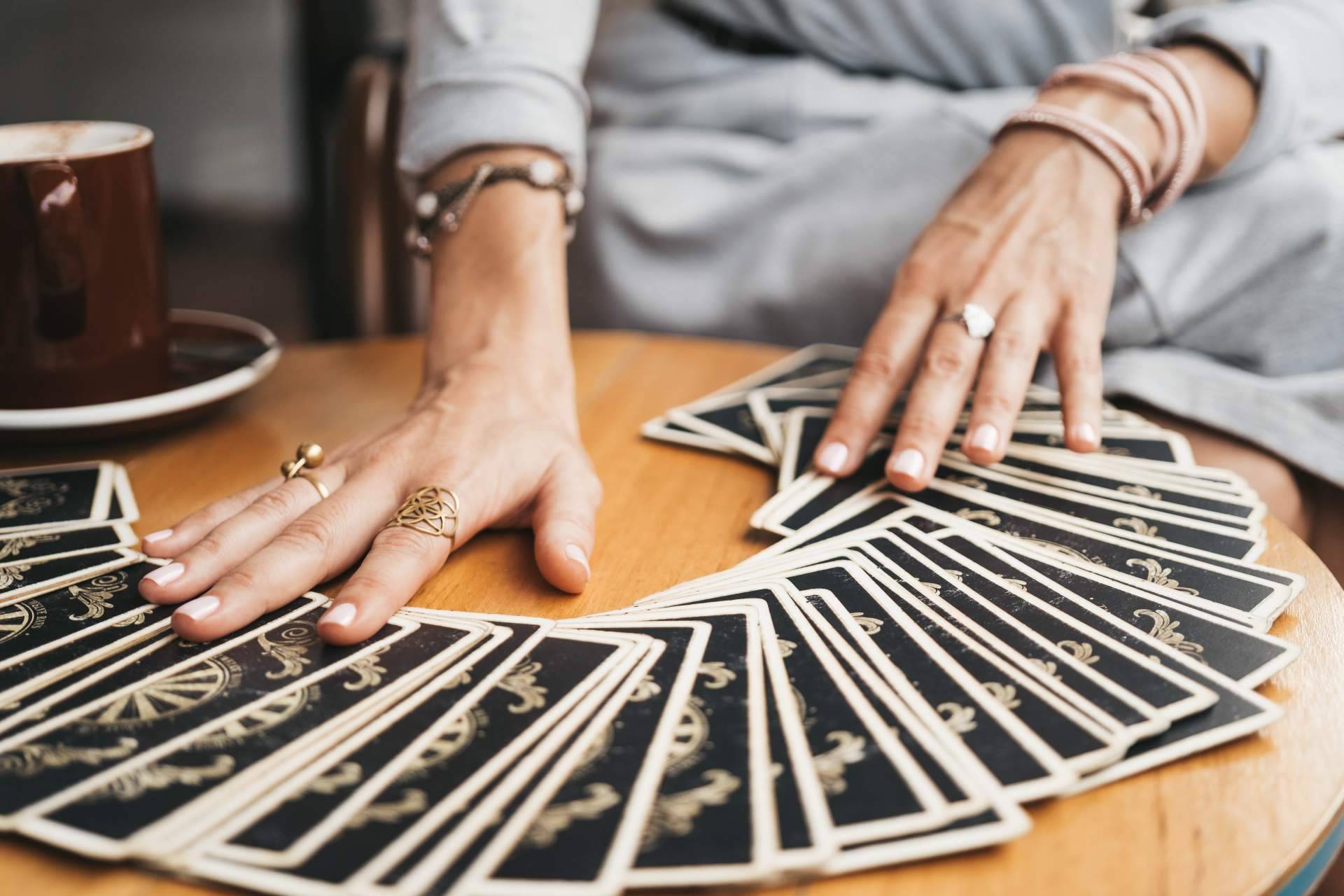Trinidad Eclipse, consulta de videncia y tarot profesional