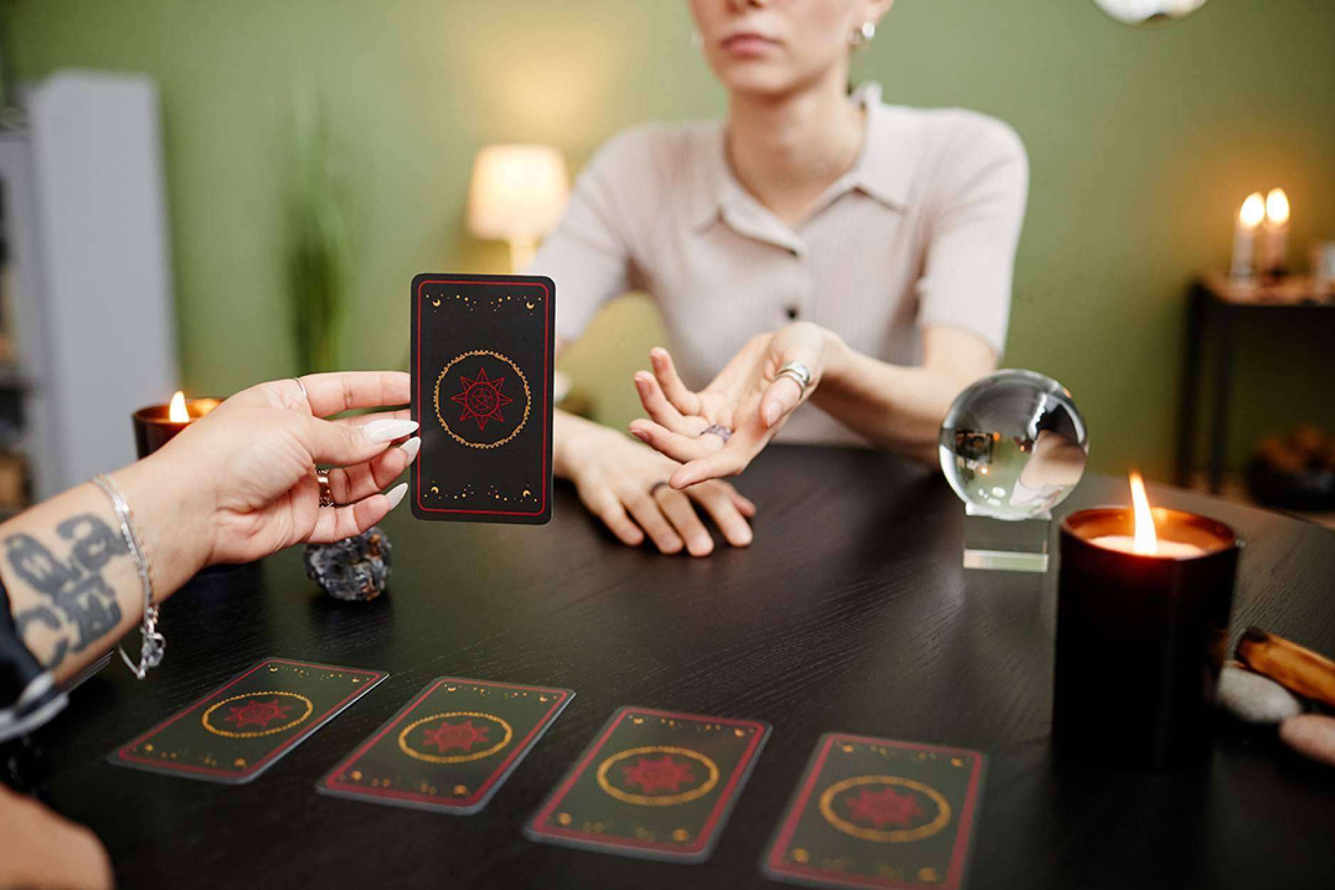 Tarot gratis y tirada completa de 28 cartas durante el 2023