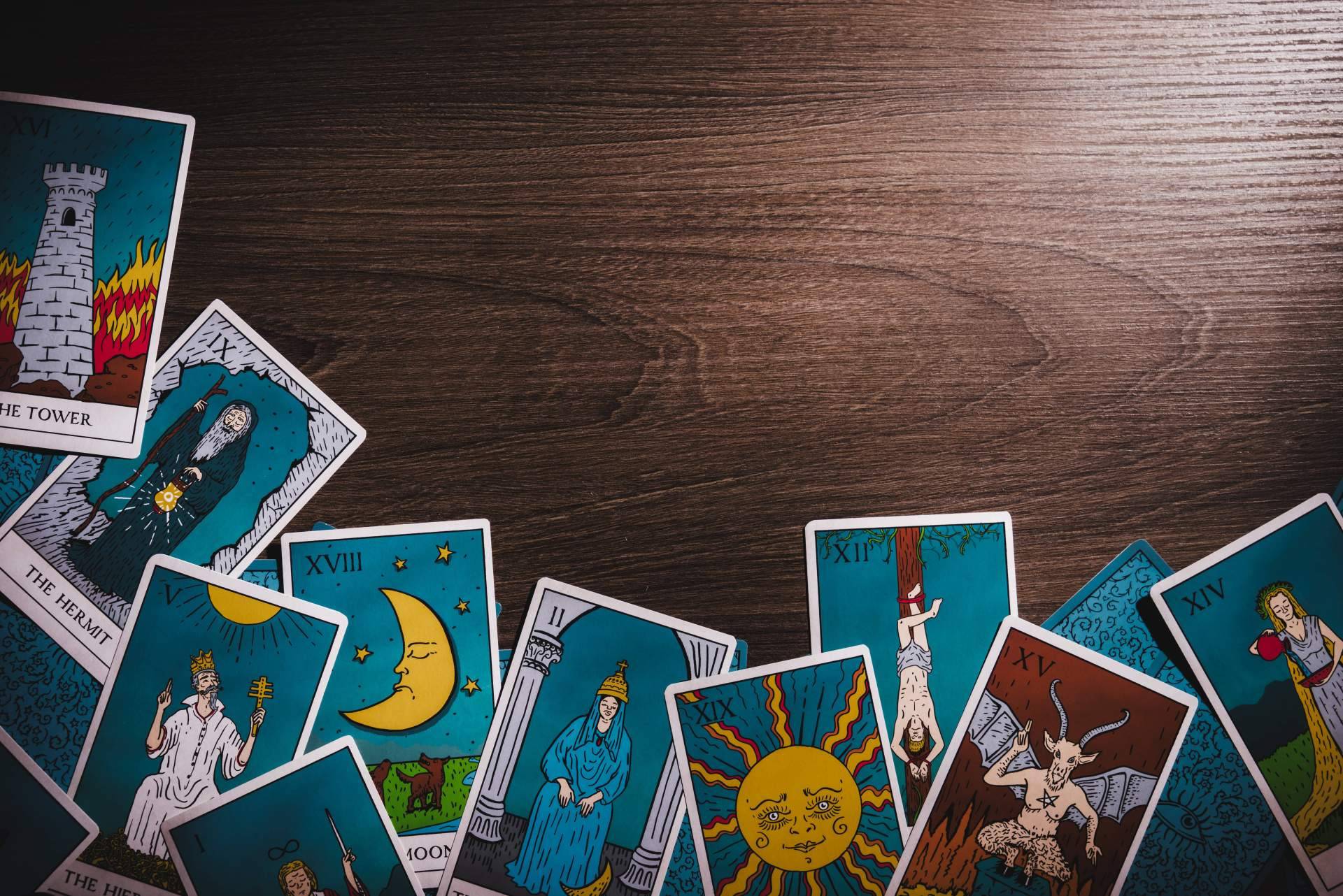 Las ventajas del tarot evolutivo terapéutico con el máster de la Escuela Diana López Iriarte