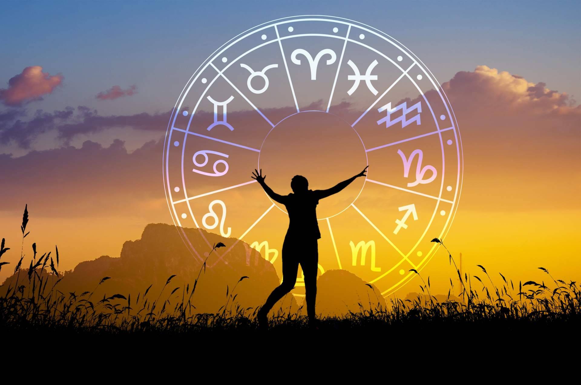 Tarot barato en Astros de Luz desde 5€ con expertos profesionales en numerología, videncia, astrología, mediumnidad y más