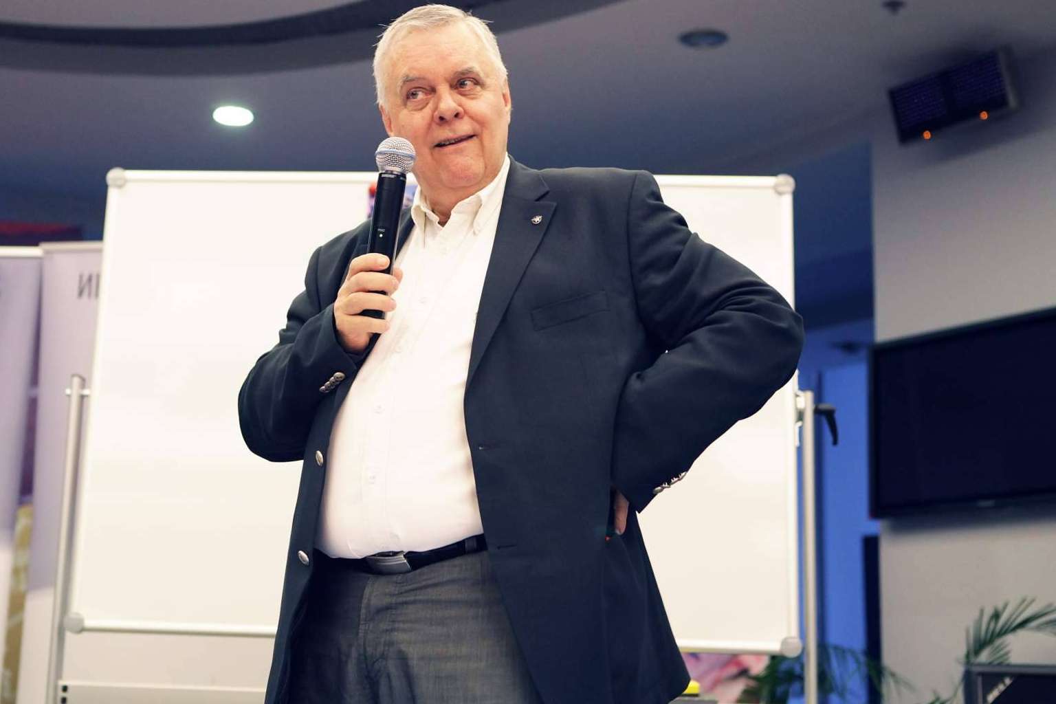 En colaboración con D'Arte Human Business School, Frank Pucelik, co-creador de la Programación Neurolingüística, sigue formando y difundiendo la PNL original o META