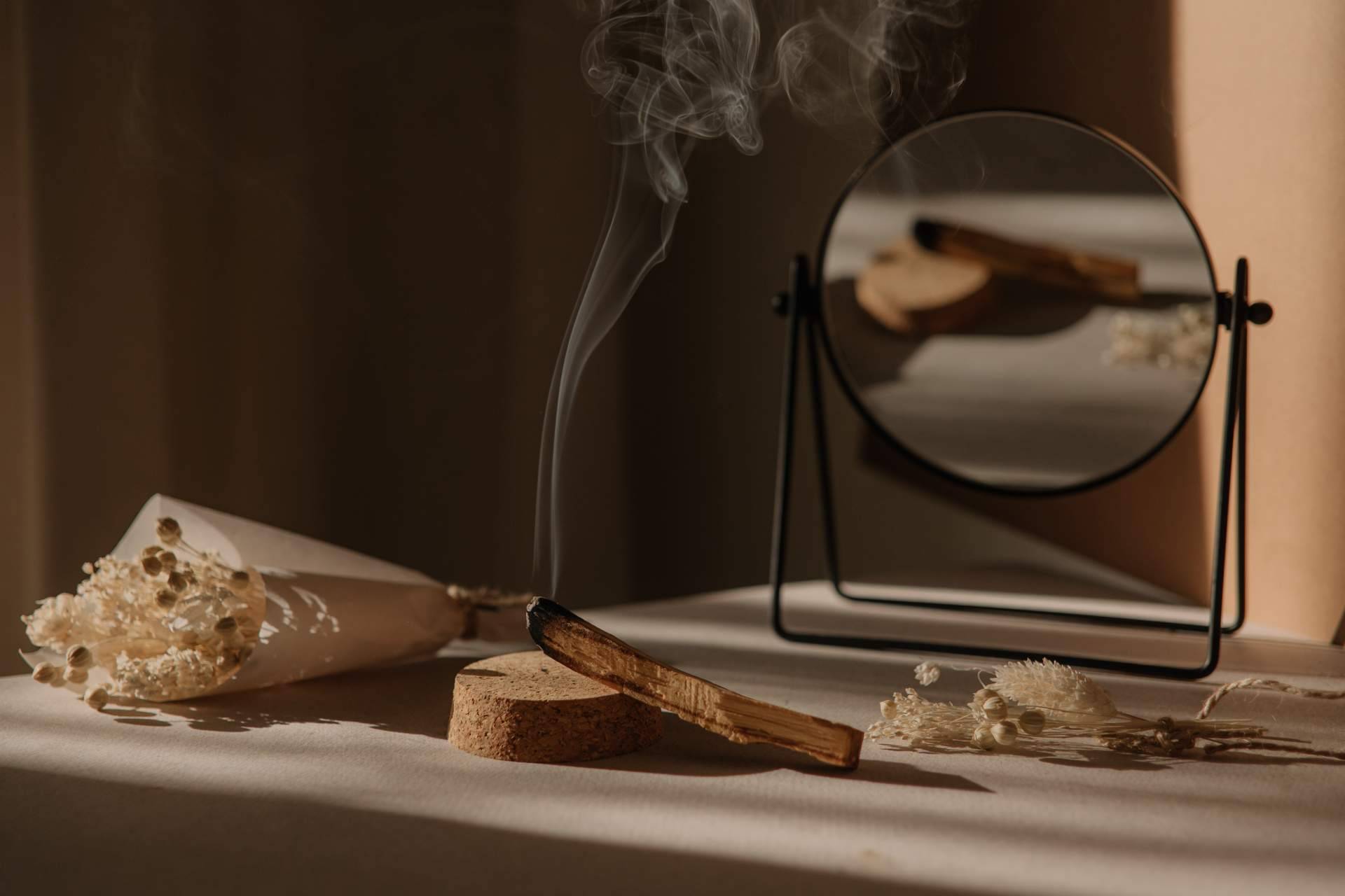Purificación de energías y espacios con palo santo original de la tienda esotérica Bindi