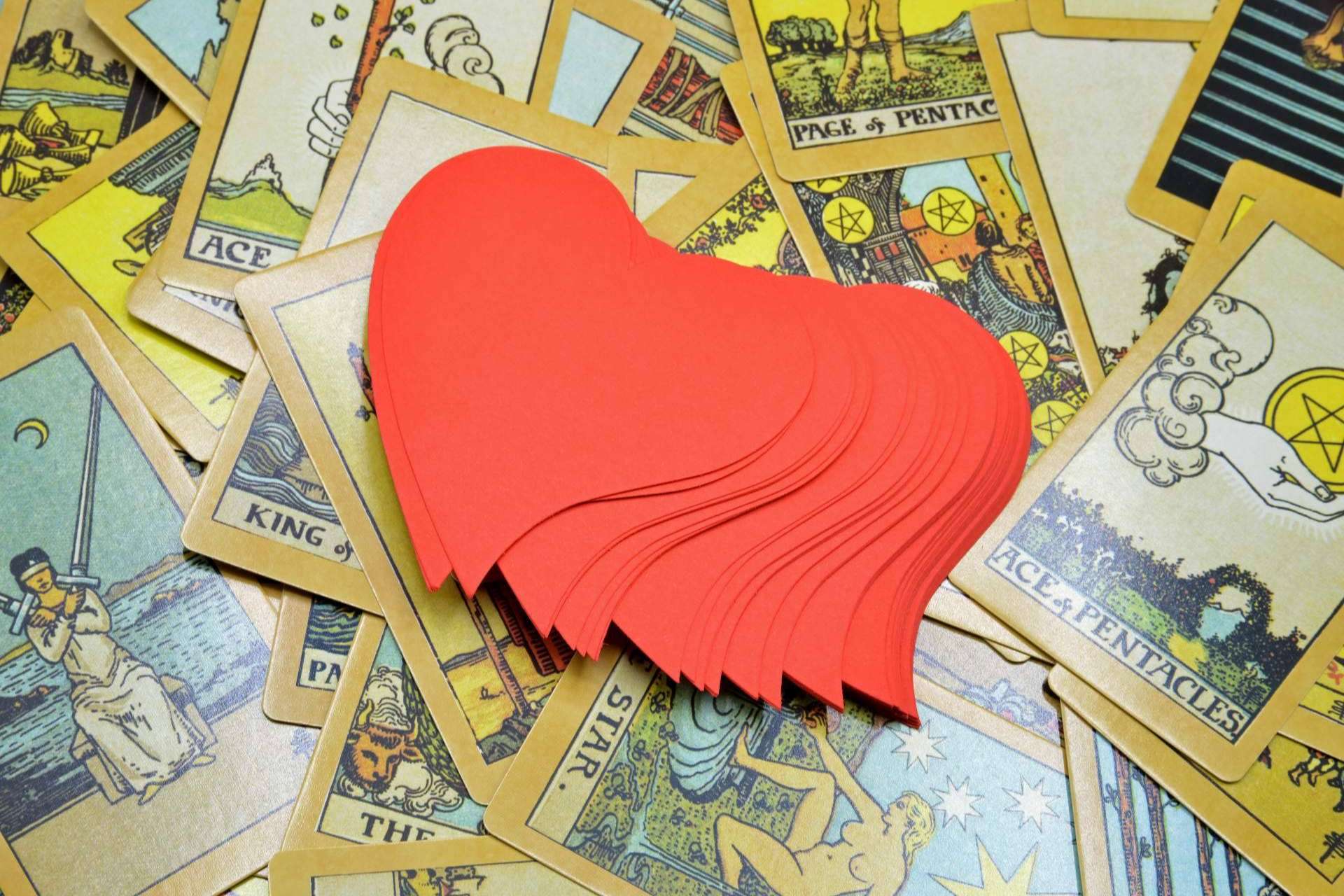 Consulta de tarot a través del teléfono geográfico de la mano de Dama Mágica