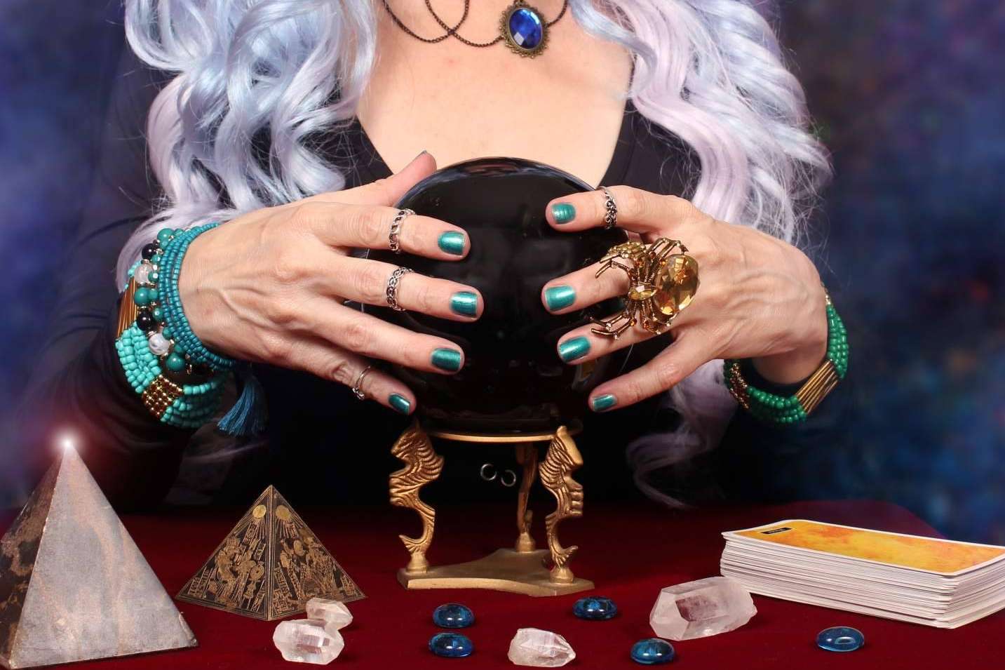 Dama Mágica pone a disposición una consulta de tarot gratuita de 9 a 10 horas de la noche