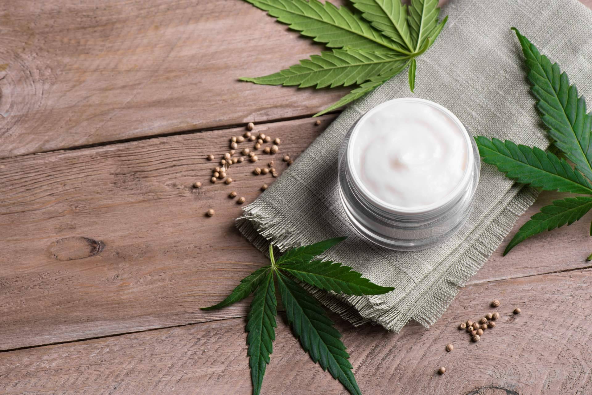 Arthoren, la crema de CBD de CBD Torrejón efectiva para psoriasis, dermatitis y para calmar dolores agudos