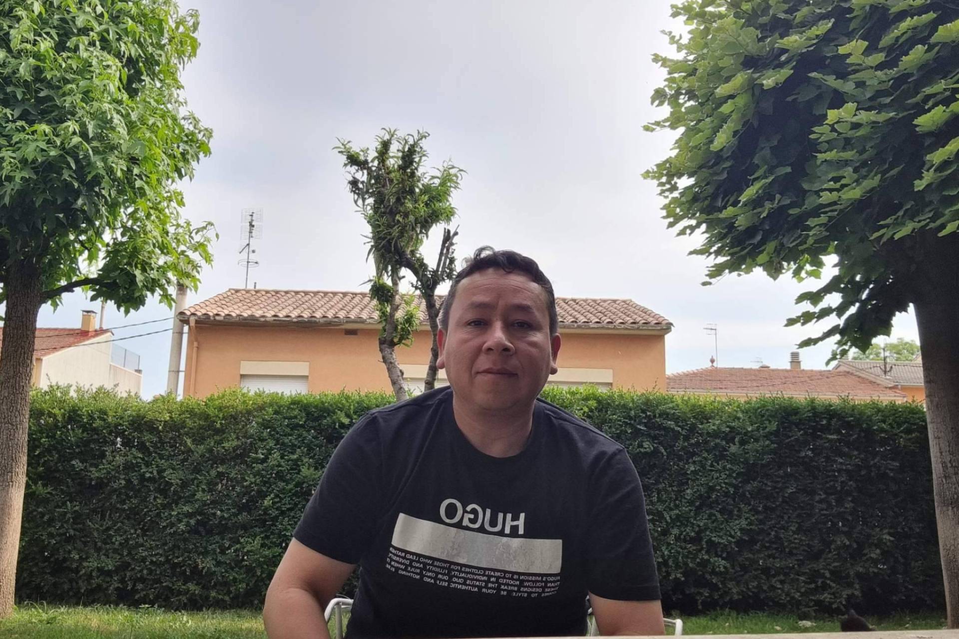 Frank Fernández publica 'Latidos en la penumbra', un poemario sincero y revelador que nace desde la herida y la reflexión.