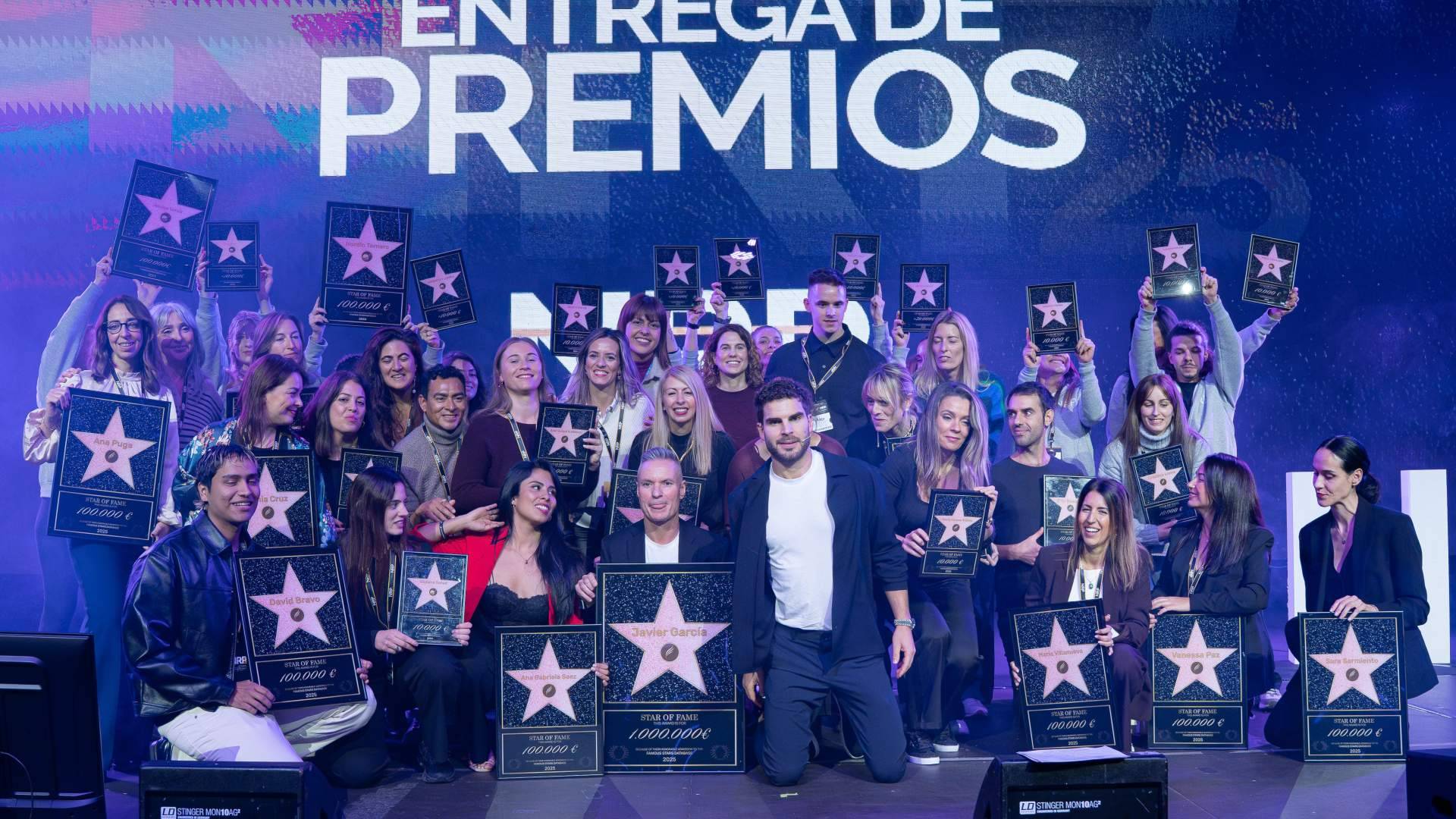 Lanzadores digitales; la nueva profesión que está naciendo detrás de los grandes creadores en español